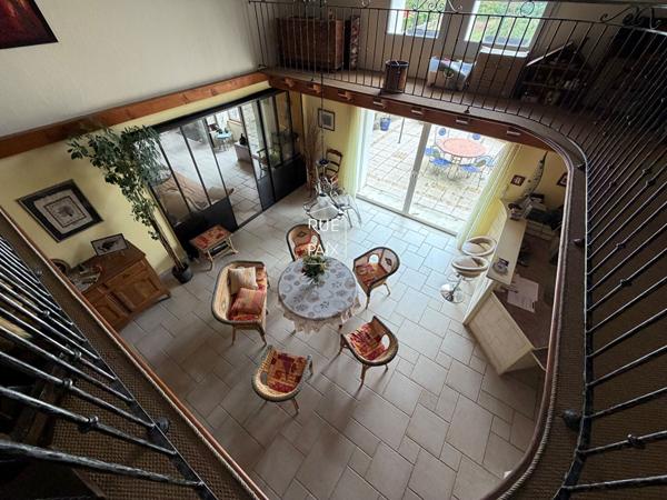 79400 AZAY LE BRULE Magnifique propriété en pierre - 250 m2 et cadre privilégié