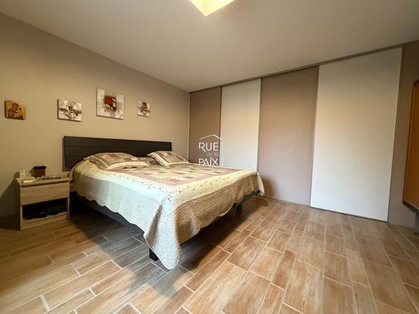 79400 AZAY LE BRULE Magnifique propriété en pierre - 250 m2 et cadre privilégié