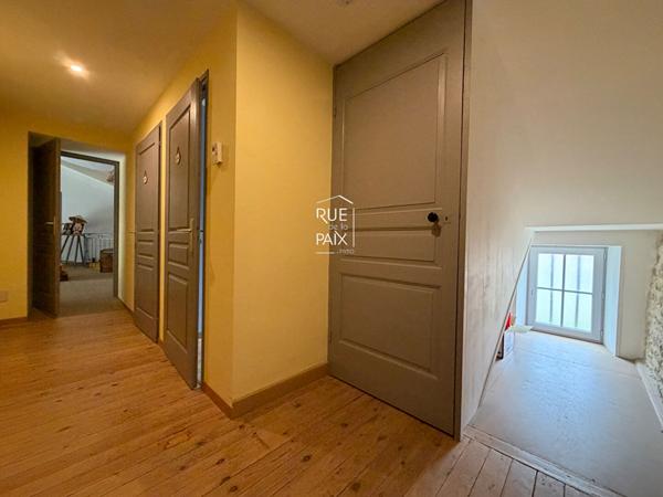 79400 AZAY LE BRULE Magnifique propriété en pierre - 250 m2 et cadre privilégié