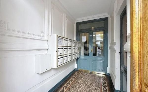 Appartement à vendre    3 pièces • 60,41 m2 Paris 15