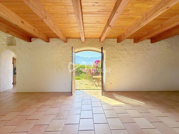 Propriété du XVIIIème siècle sur 1 hectare de terrain