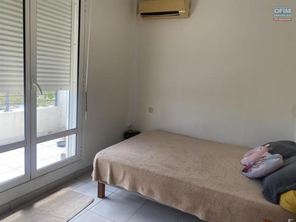 A vendre beau duplex T3 avec varangue- Dernier étage- Vue sur la ville, mer et montagne.