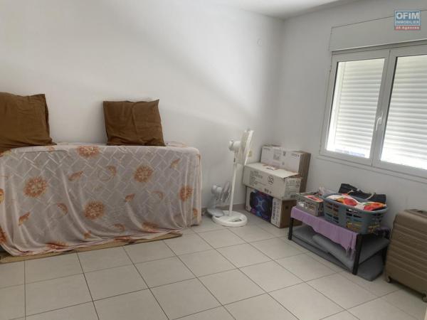 A vendre beau duplex T3 avec varangue- Dernier étage- Vue sur la ville, mer et montagne.