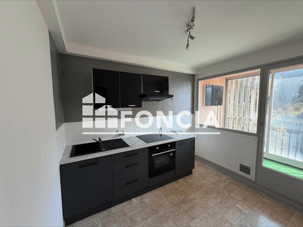 Location Appartement 3 pièces 74.3 m² - PLACE ALBERT SERRAZ Montmelian 73800