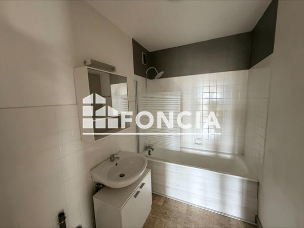 Location Appartement 3 pièces 74.3 m² - PLACE ALBERT SERRAZ Montmelian 73800