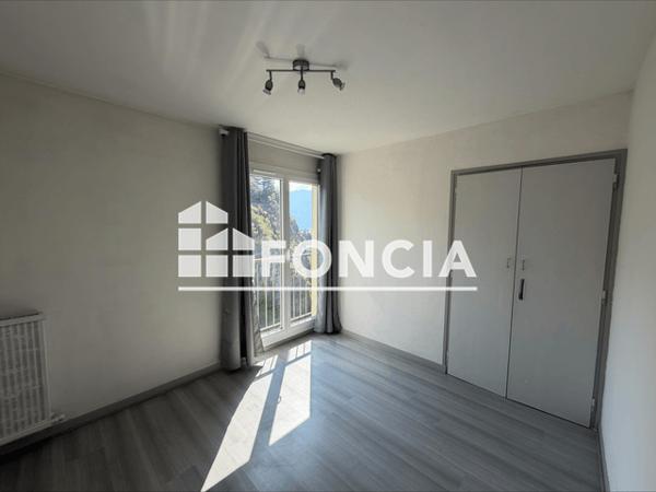Location Appartement 3 pièces 74.3 m² - PLACE ALBERT SERRAZ Montmelian 73800