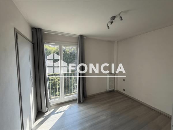Location Appartement 3 pièces 74.3 m² - PLACE ALBERT SERRAZ Montmelian 73800