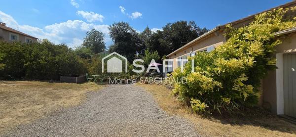 Maison F5 de plain pied avec double garage et piscine