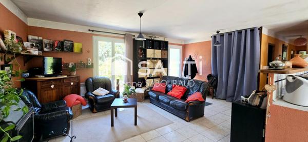 Maison F5 de plain pied avec double garage et piscine