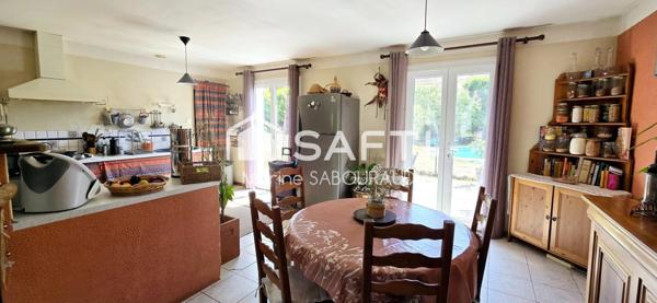 Maison F5 de plain pied avec double garage et piscine