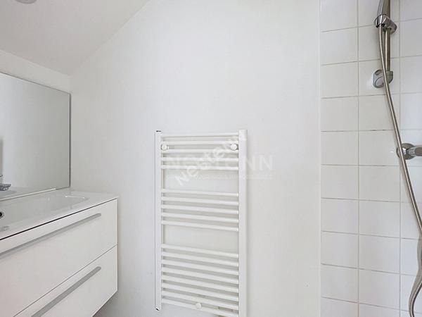 Orvault Vallée du Cens : A louer ! Appartement T3 duplex rénové, disponible de suite, 2 chambres, 2 sde, cuisine A/E. Petite copropriété, proche toutes commodités.