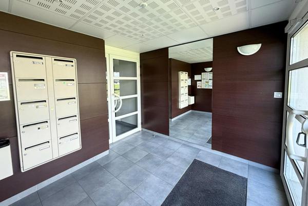 Appartement T4 de 75,36 M² avec ascenseur, balcon, 3 chambres, GARAGE et parking numéroté. VANNES quartier BEAUPRE KERSEC