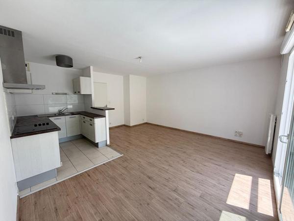 Appartement T4 de 75,36 M² avec ascenseur, balcon, 3 chambres, GARAGE et parking numéroté. VANNES quartier BEAUPRE KERSEC