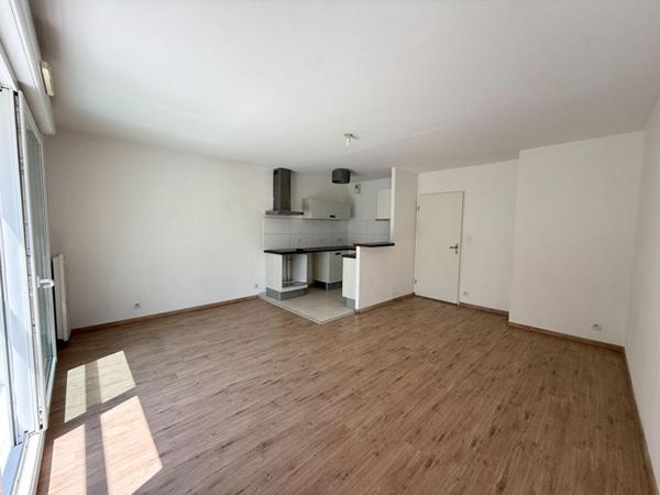 Appartement T4 de 75,36 M² avec ascenseur, balcon, 3 chambres, GARAGE et parking numéroté. VANNES quartier BEAUPRE KERSEC