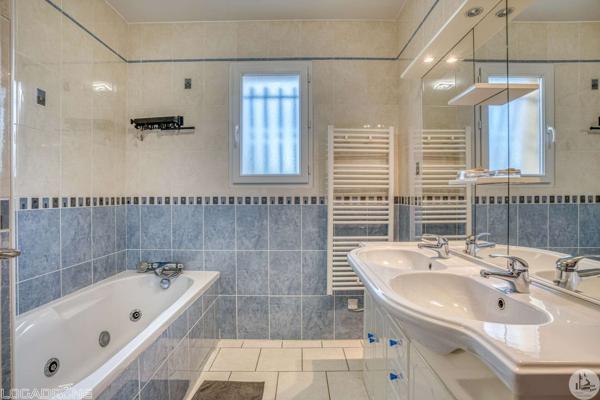 Maison de plain pied de 112m2, garage, piscine