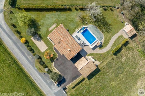 Maison de plain pied de 112m2, garage, piscine