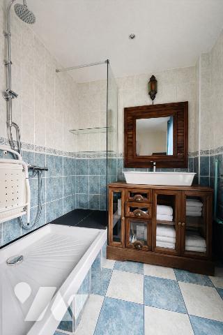 TOURS - Quartier Febvotte
Maison familiale avec ascenseur, garage, cour et appentis