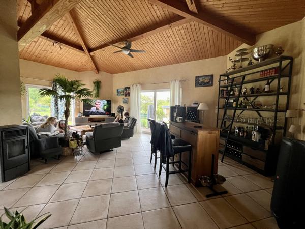 Queaux (86150) PROPRIÉTÉ AVEC PISCINE AU CALME - 4 CHAMBRES