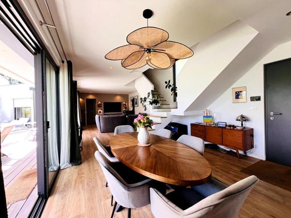 Arradon-Moustoir- Maison 194m 2  env . 5 suites- Garage