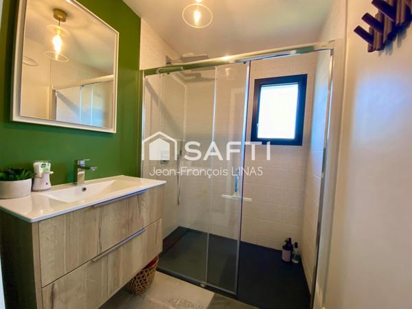 Maison contemporaine avec piscine à 8 mn de Vannes, en impasse dans un environnement buccolique et sans vis-à-vis