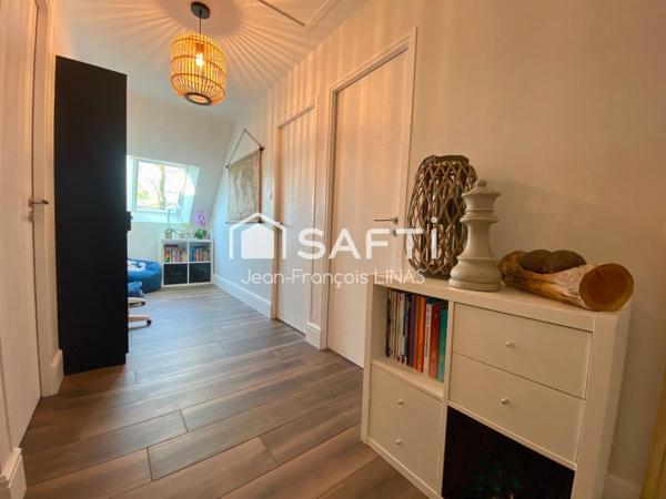 Maison contemporaine avec piscine à 8 mn de Vannes, en impasse dans un environnement buccolique et sans vis-à-vis