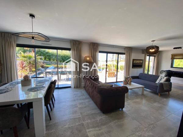 Maison contemporaine avec piscine à 8 mn de Vannes, en impasse dans un environnement buccolique et sans vis-à-vis