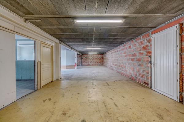Bâtiment de 600m2 sur parcelle de 1000m2