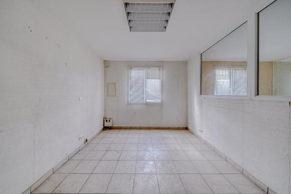 Bâtiment de 600m2 sur parcelle de 1000m2
