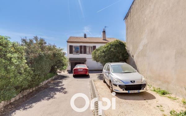 Maison à vendre    6 pièces •  Marseille 8