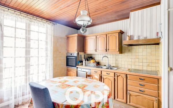 Maison à vendre    6 pièces •  Marseille 8