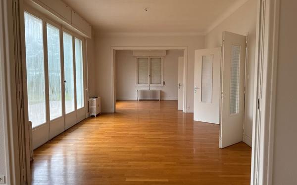 Maison à vendre    9 pièces •  Tavaux