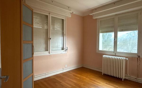 Maison à vendre    9 pièces •  Tavaux