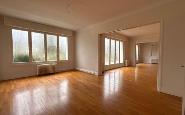 Maison à vendre    9 pièces •  Tavaux