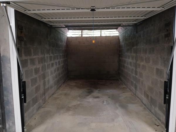 GARAGE FERME AUX PORTES DU PARC BOURRAN