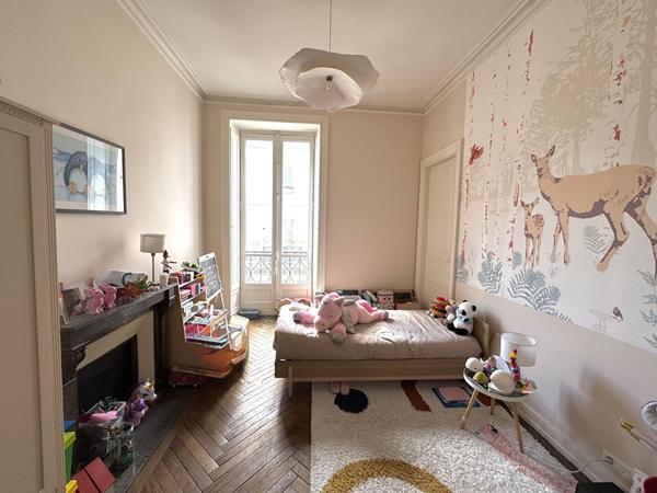 Un bien d'exception à découvrir quartier Guist'hau / Delorme : magnifique T5 de caractère de 134 m2