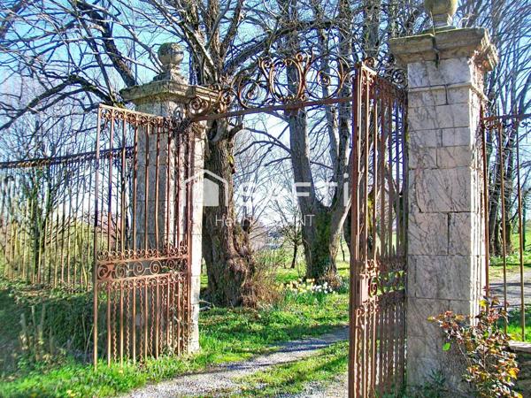 Maison de Prestige à rénover au ras de LIMOGES