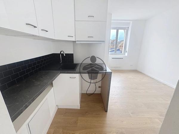 Location                                                      Appartement
                        
                     2 pièces                      23 m2                     à Saint-Quentin