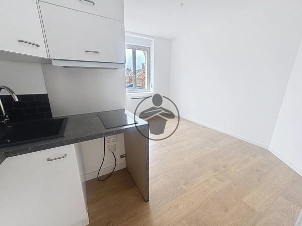 Location                                                      Appartement
                        
                     2 pièces                      23 m2                     à Saint-Quentin