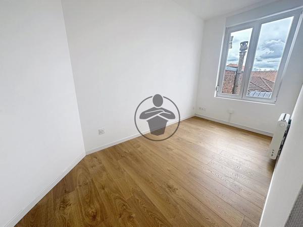 Location                                                      Appartement
                        
                     2 pièces                      23 m2                     à Saint-Quentin