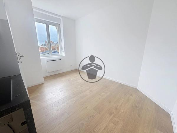 Location                                                      Appartement
                        
                     2 pièces                      23 m2                     à Saint-Quentin