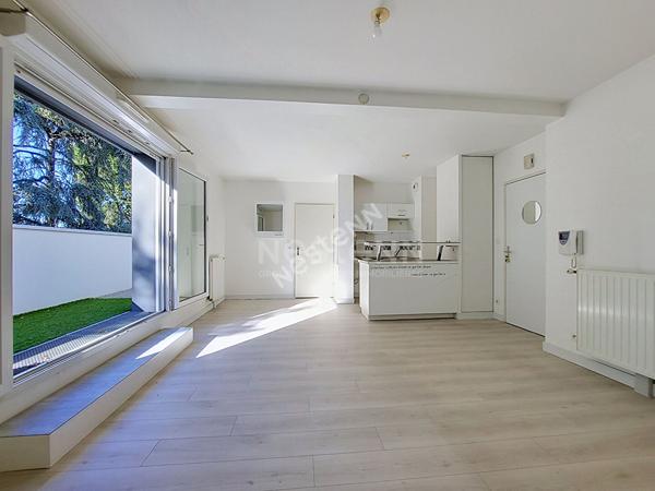 La Chapelle S/Erdre  : A Louer !  Bel appartement T2 non meublé, lumineux au 3è et dernier étage, ascenseur, terrasse, box fermé.
