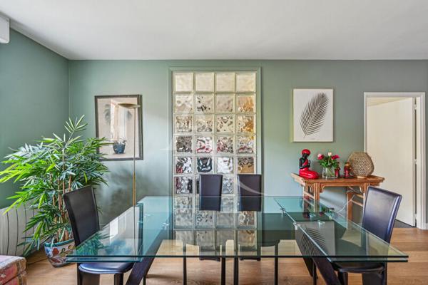 Suresnes République - 4 Pièces de 107m² - Extérieur de 8m² - parking - cave