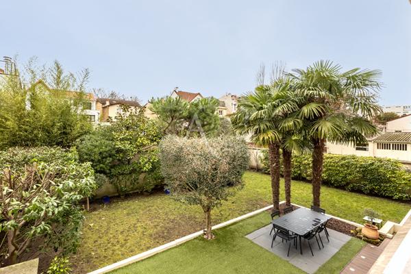 Suresnes République - 4 Pièces de 107m² - Extérieur de 8m² - parking - cave