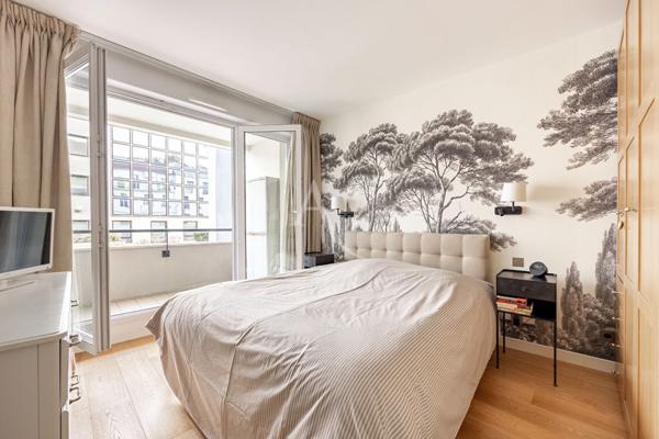 Suresnes République - 4 Pièces de 107m² - Extérieur de 8m² - parking - cave