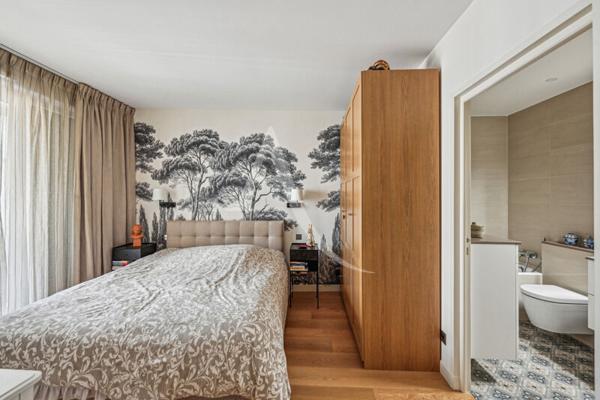 Suresnes République - 4 Pièces de 107m² - Extérieur de 8m² - parking - cave