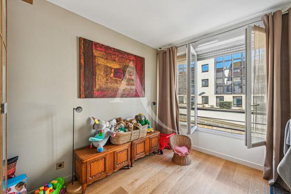 Suresnes République - 4 Pièces de 107m² - Extérieur de 8m² - parking - cave