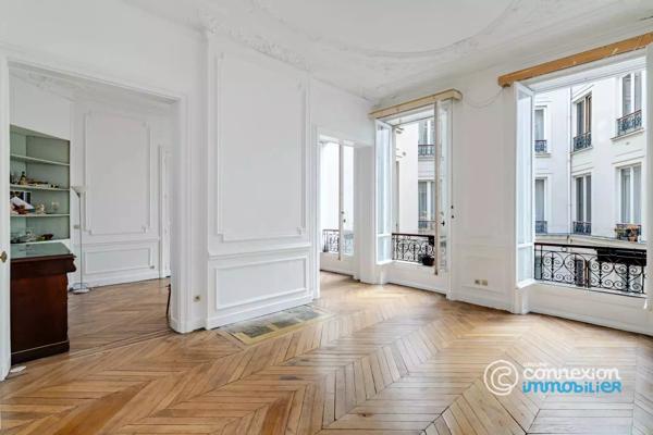 Appartement avec belle hauteur sous plafond et ascenseur