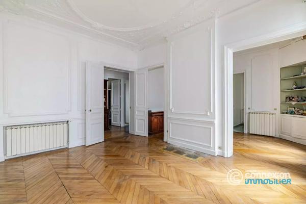 Appartement avec belle hauteur sous plafond et ascenseur