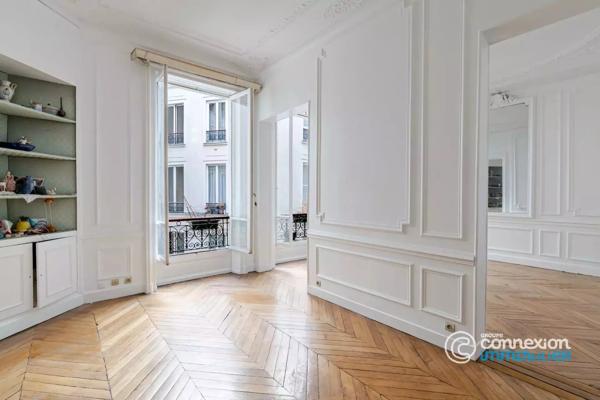 Appartement avec belle hauteur sous plafond et ascenseur