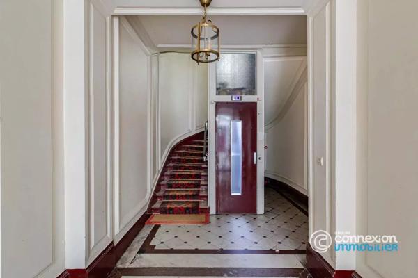 Appartement avec belle hauteur sous plafond et ascenseur